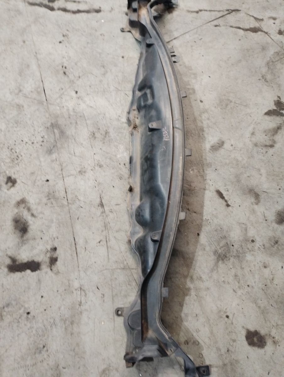 Suport grila stergatoare Ford Fiesta an 2012 