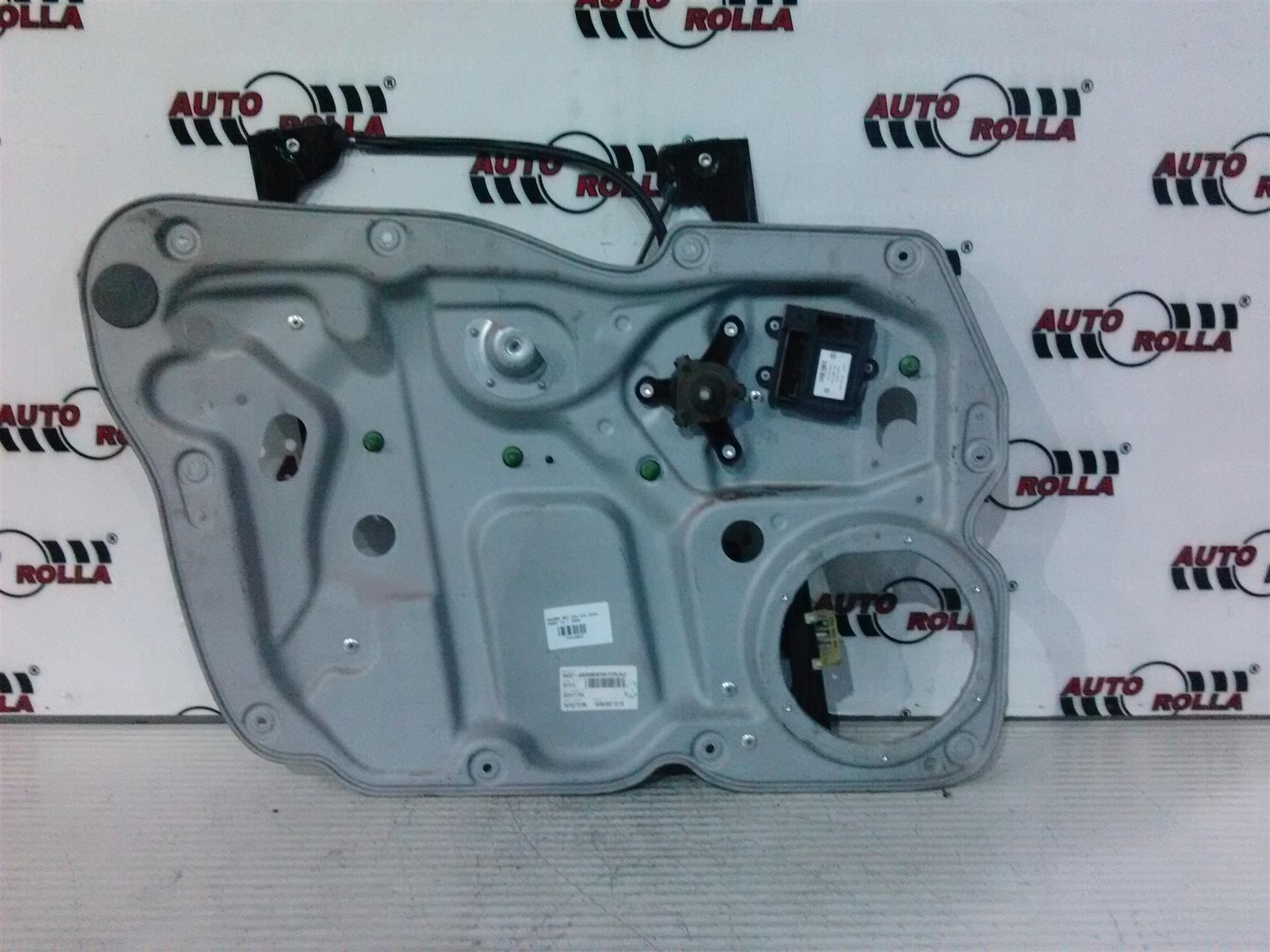 macara mecanica usa stanga fata Volkswagen Caddy, an 2008