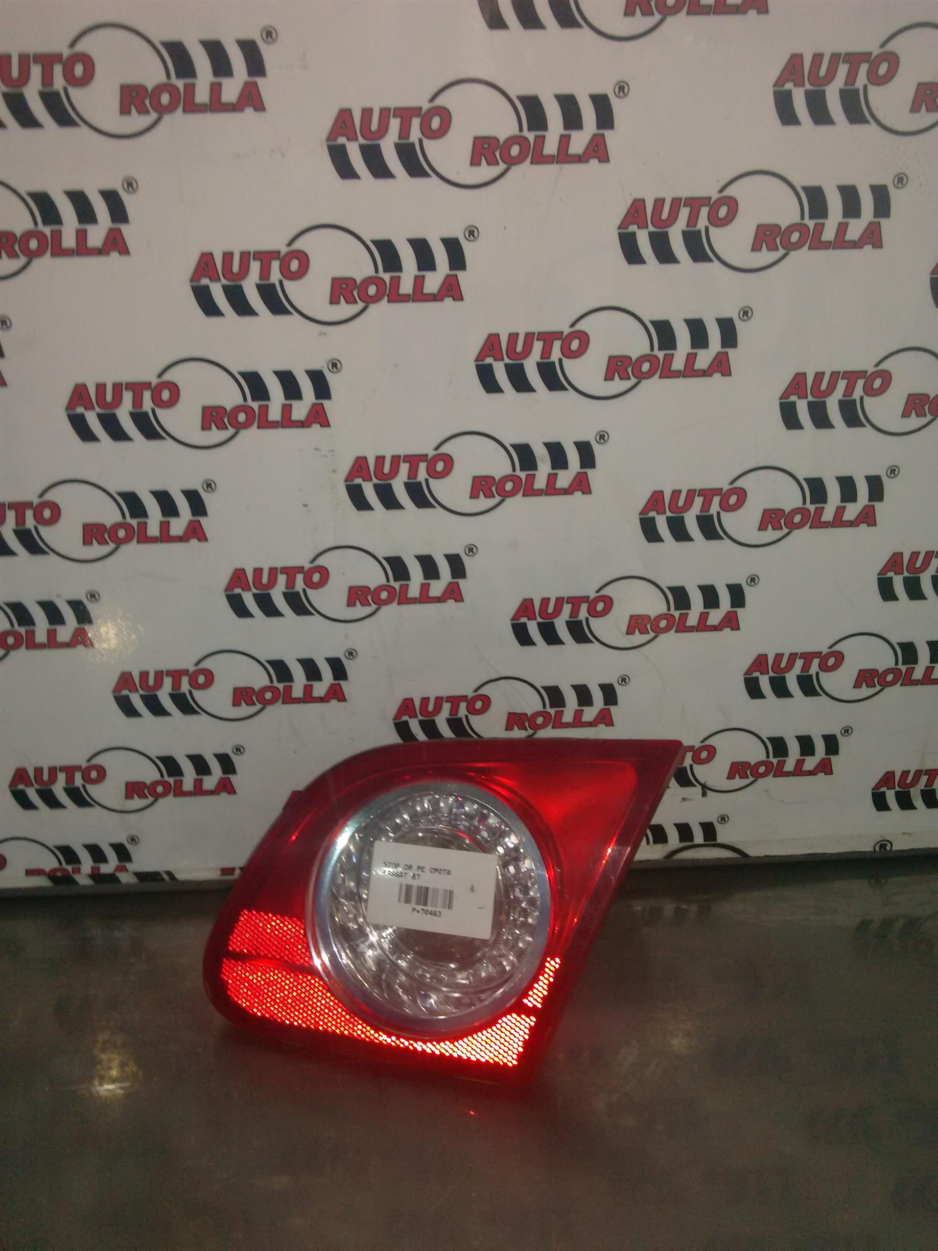 stop dreapta pe capota Volkswagen Passat B6
