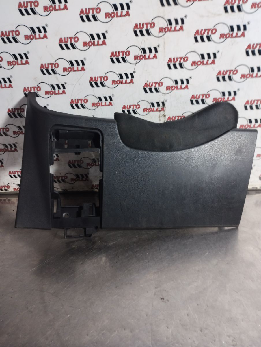 Capac inferior bord dreapta Fiat 500 an 2013 