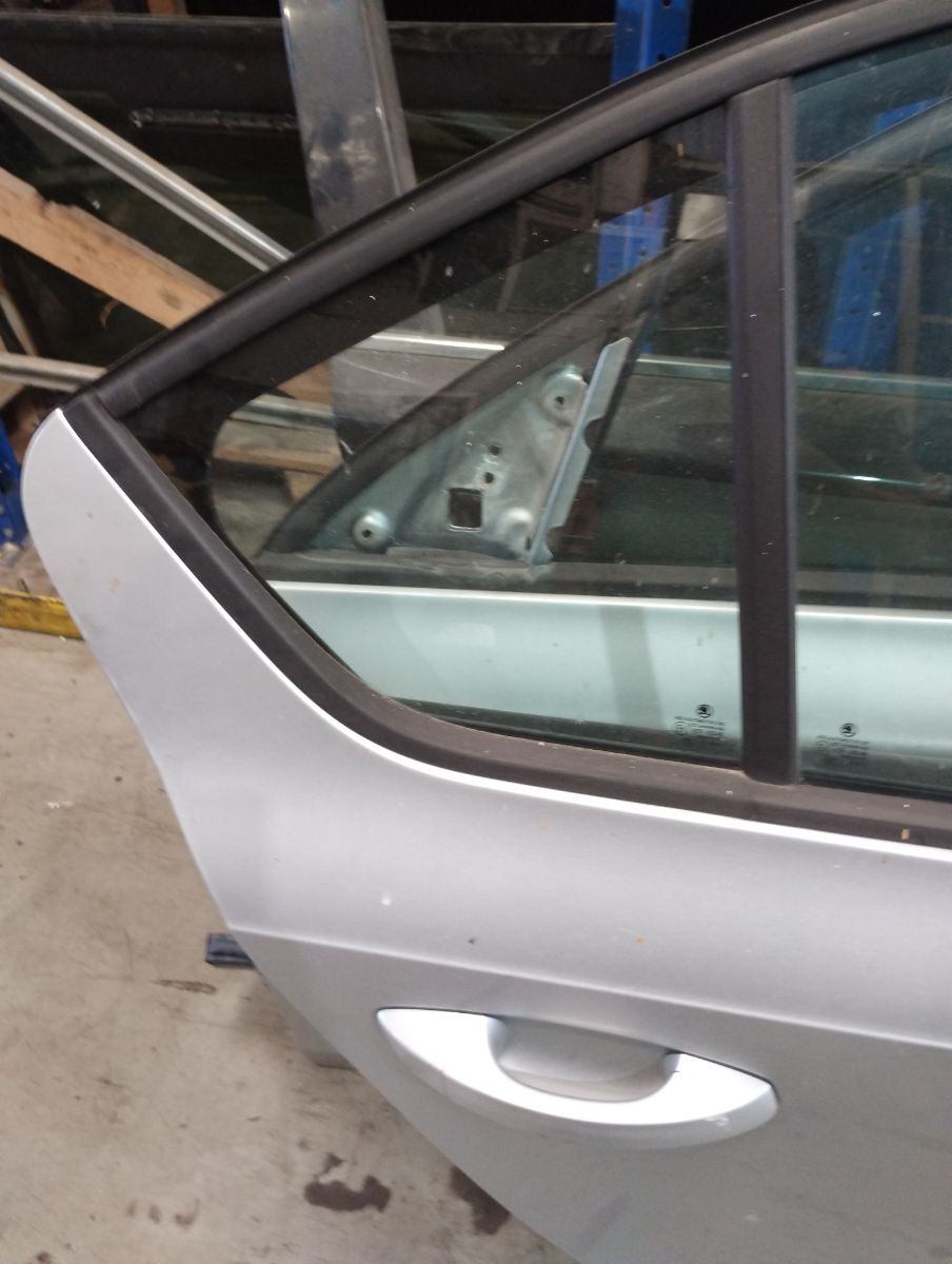 Geam coltar usa dreapta spate Skoda Octavia 3 an 2015 