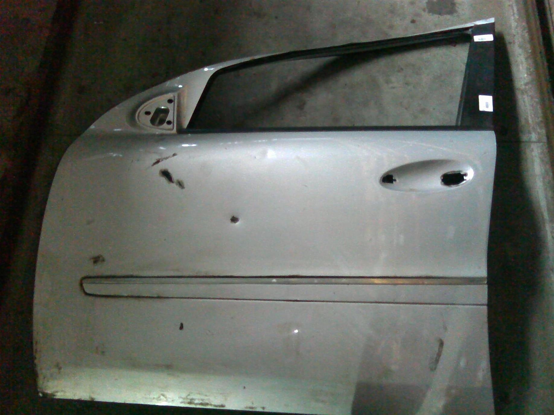 usa stanga fata lovita si macara electrica Mercedes ML W164, an 2006