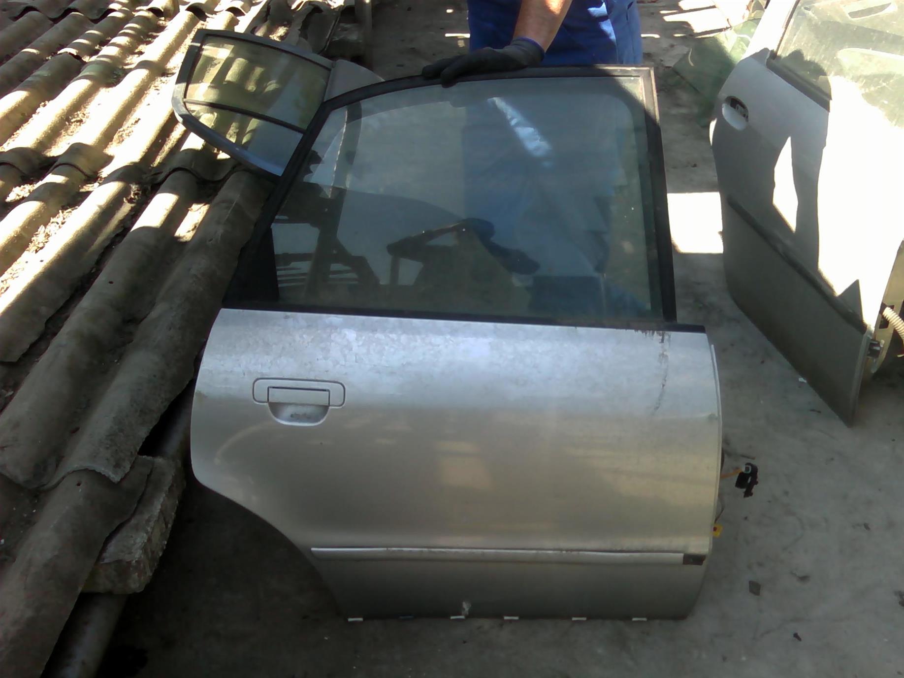 usa dreapta spate completa Audi A4, an 1998