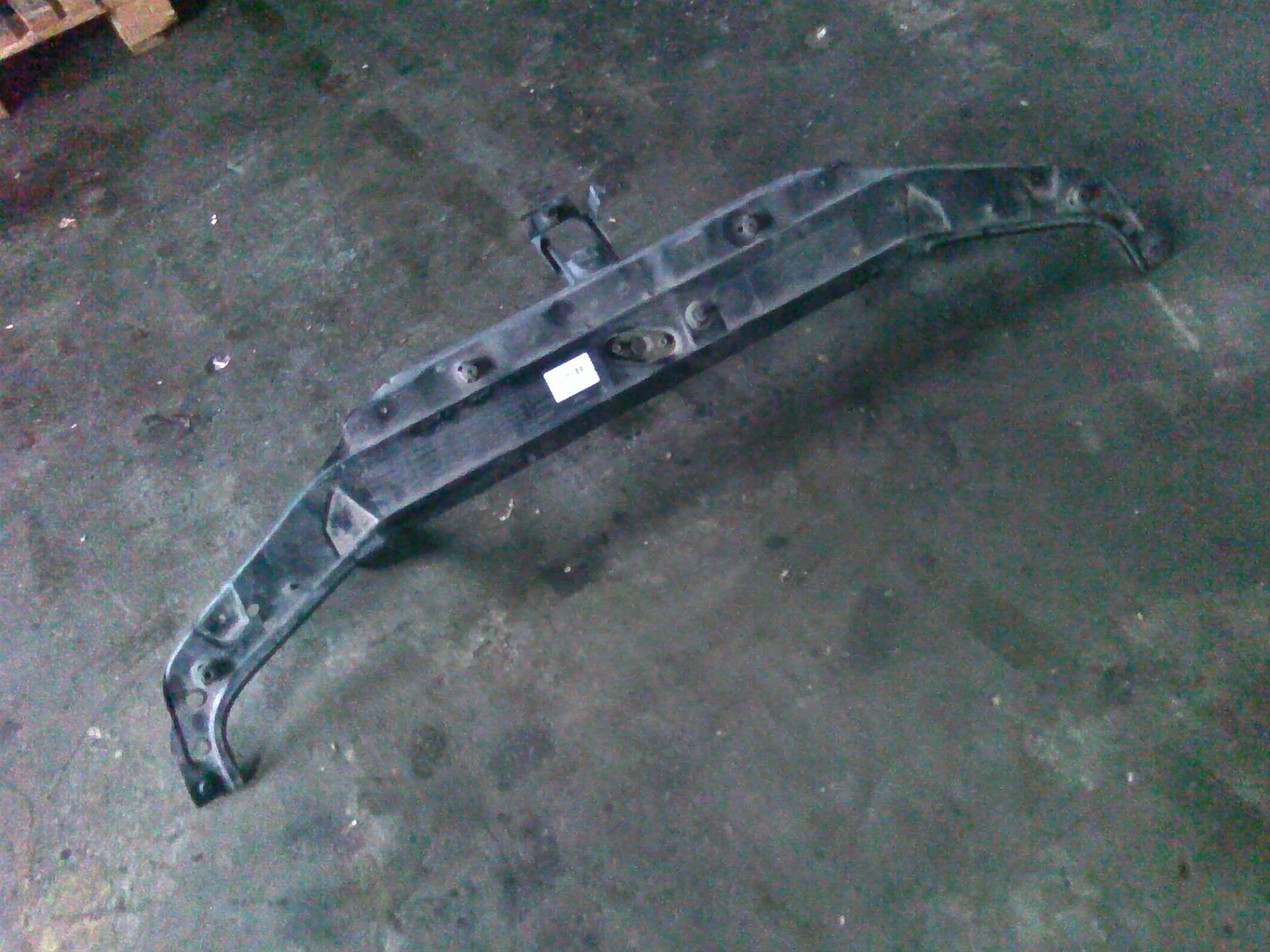 traversa superioara si incuietoare capota Renault Laguna 2, 2.2D an 2002 break