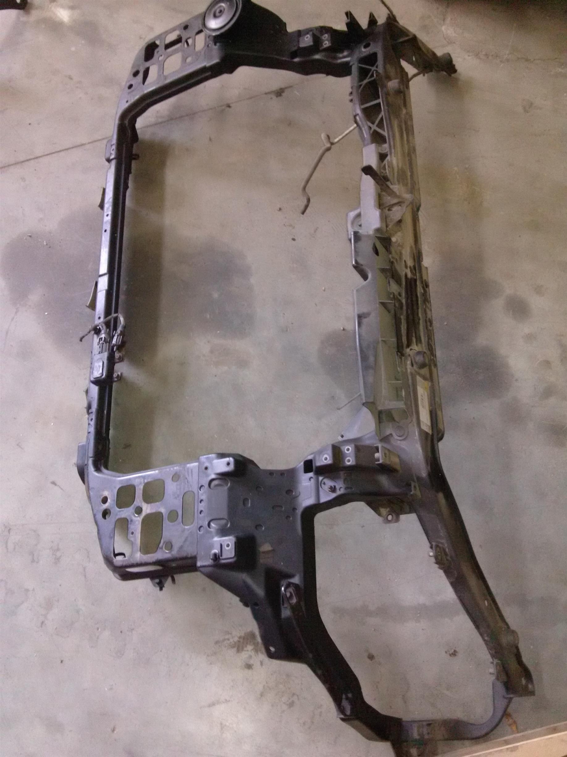 tragar fata lovit si incuietoare capota Hyundai Santa Fe, an 2008