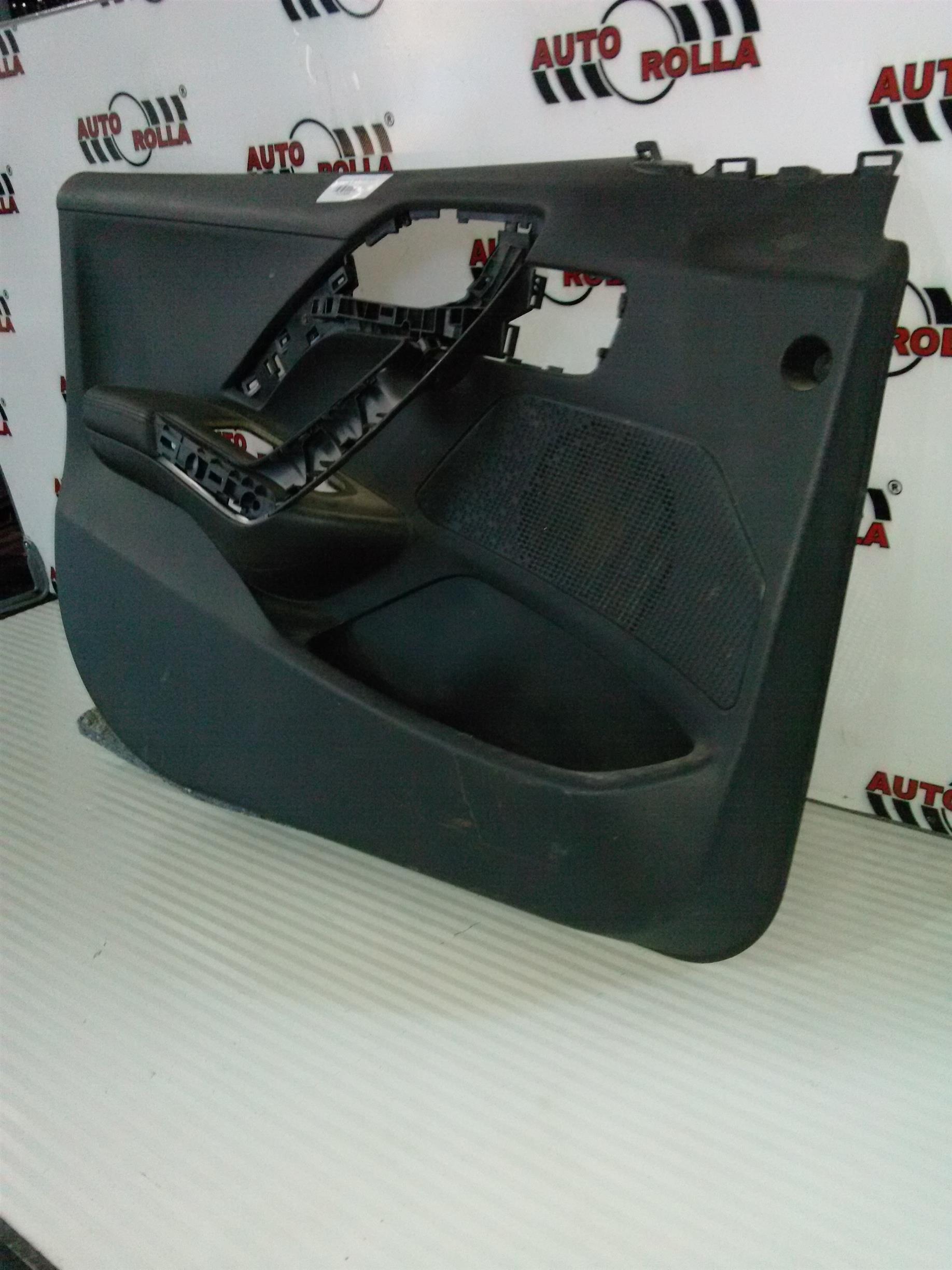 tapiterie usa stanga fata Peugeot 208 an 2015