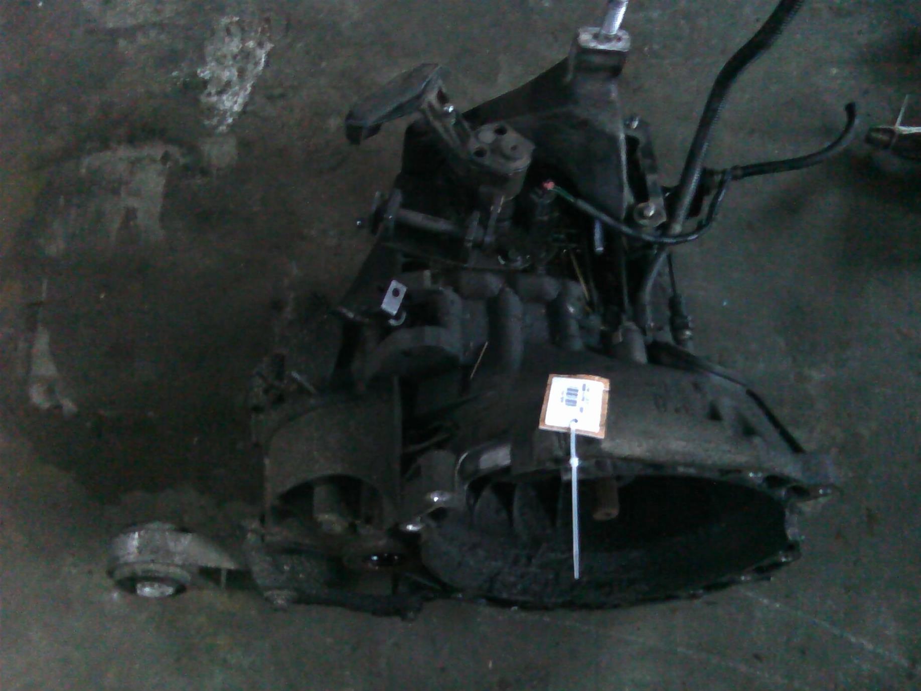 cutie viteze mecanica Jaguar Xtype, 2.0D, an 2005