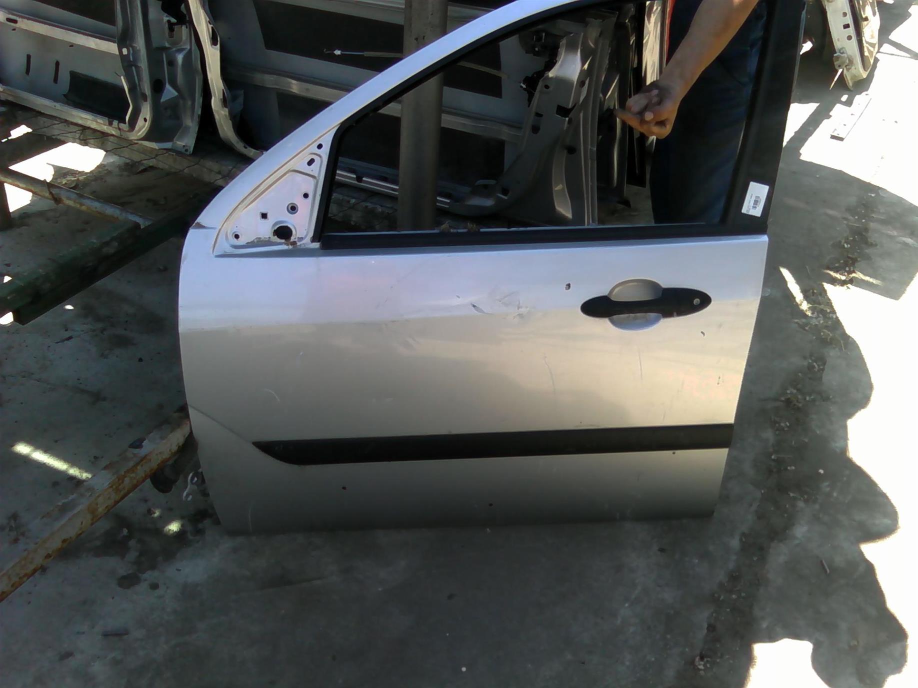 usa stanga fata goala Ford Focus 1