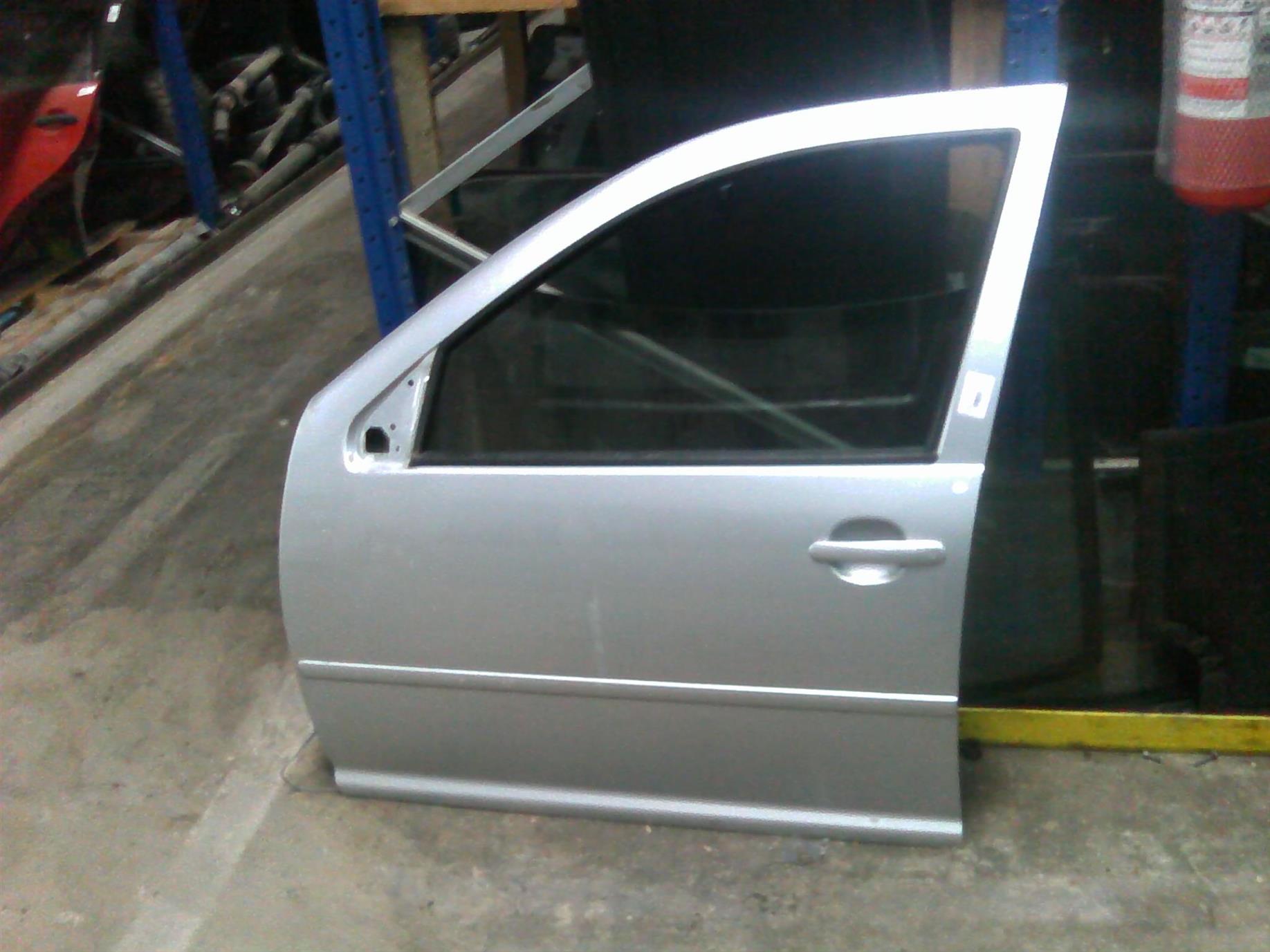 usa stanga fata goala Volkswagen Bora