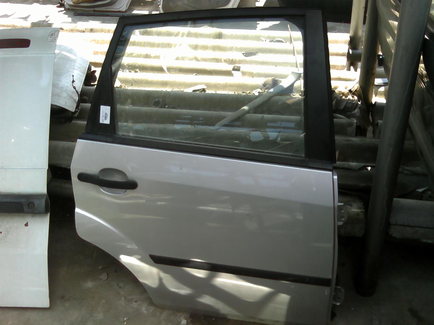 usa dreapta spate completa Ford Fiesta, an 2007