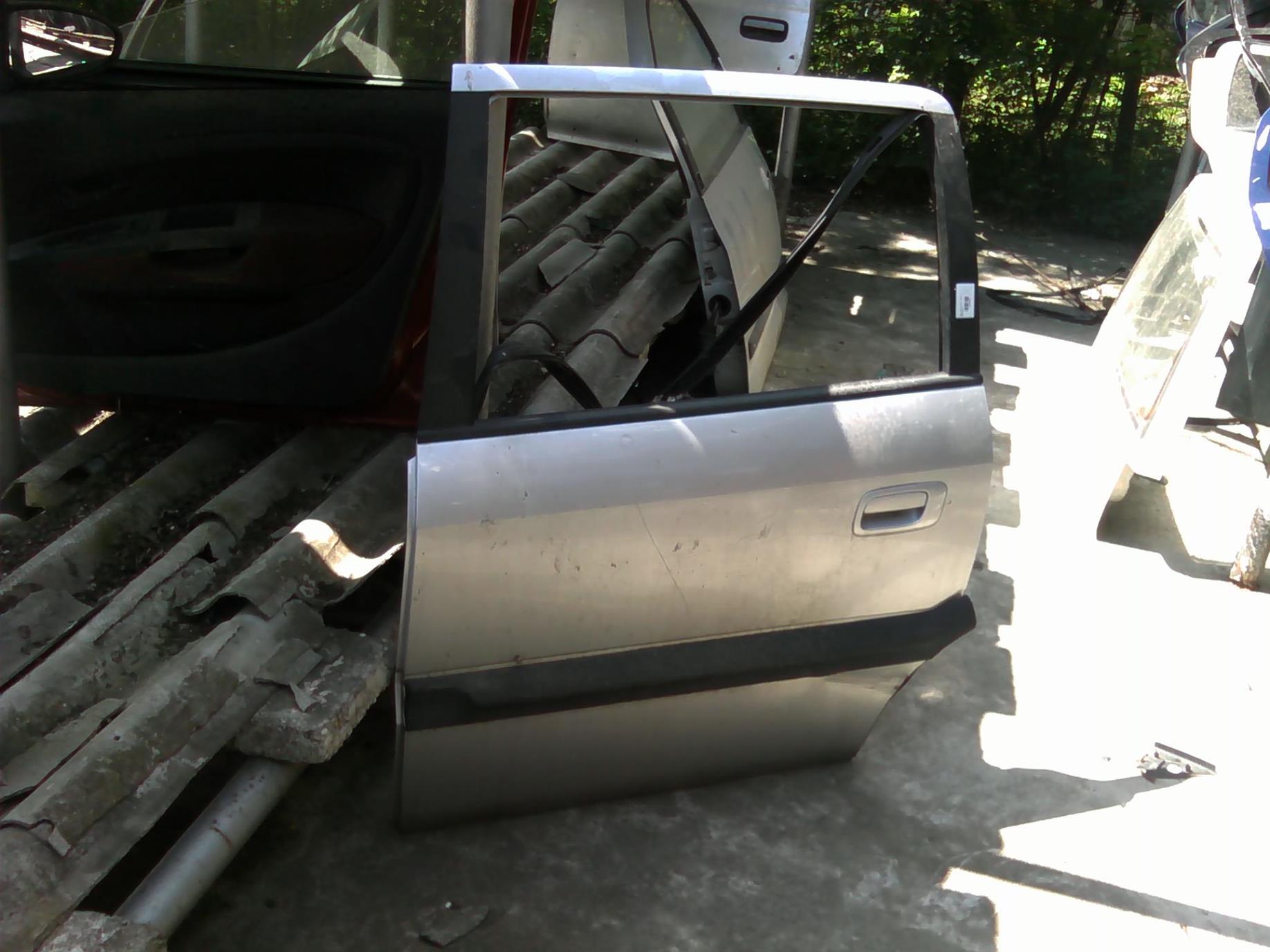 usa stanga spate goala Opel Zafira A 2.0D