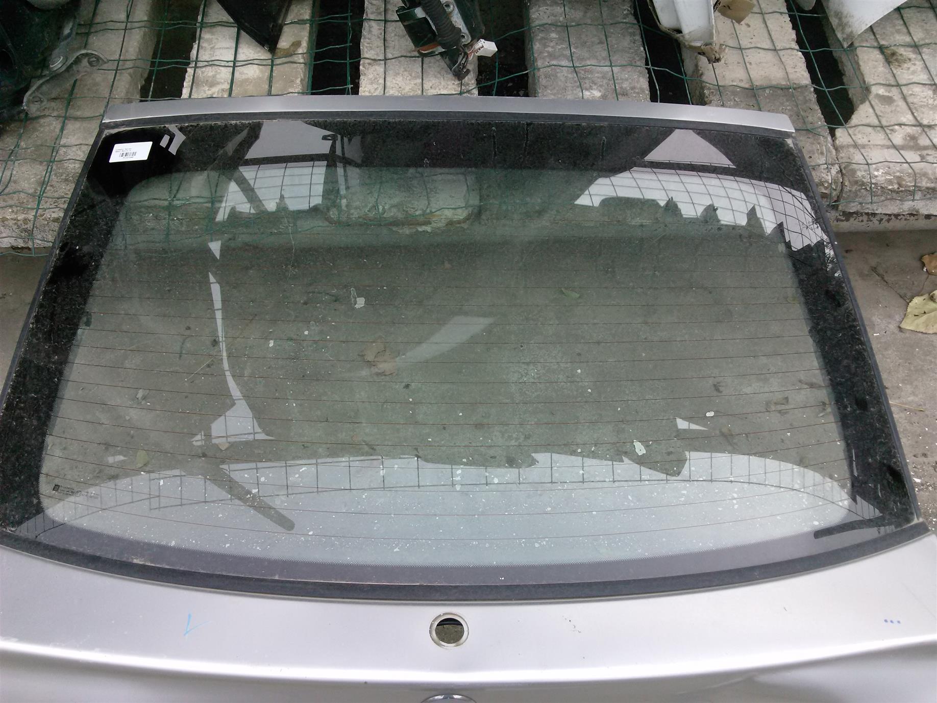 Luneta haion Opel Astra G