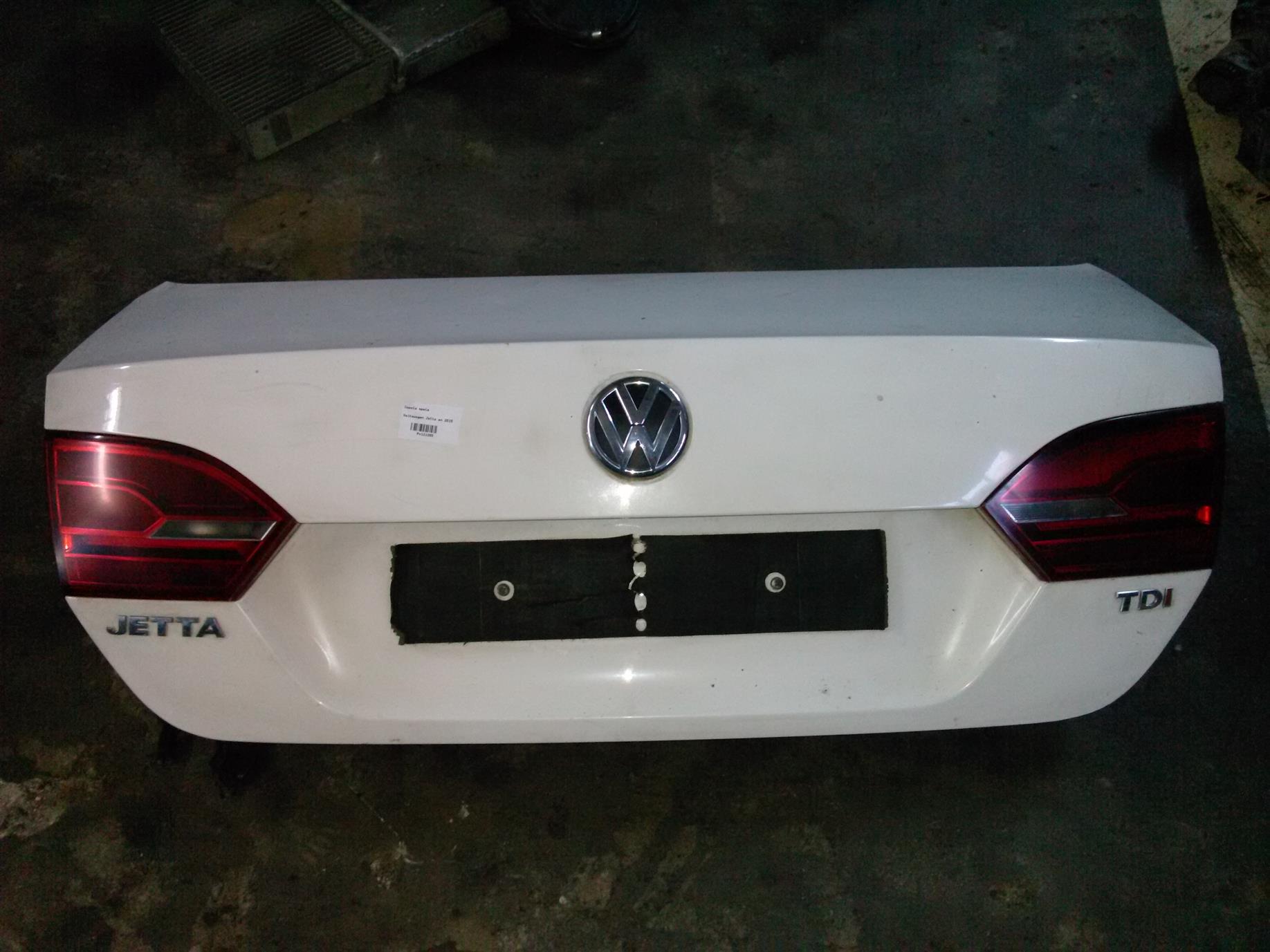 Capota spate Volkswagen Jetta an 2015