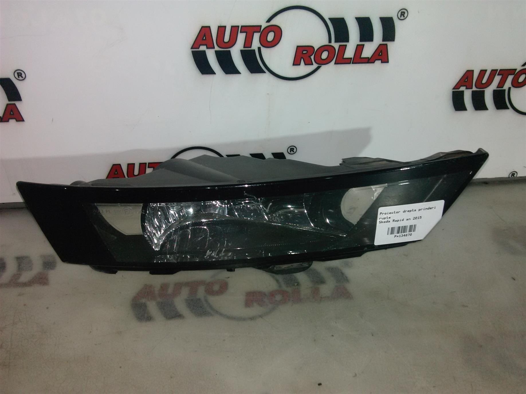 Proiector drepta prinderi rupte Skoda Rapid an 2015
