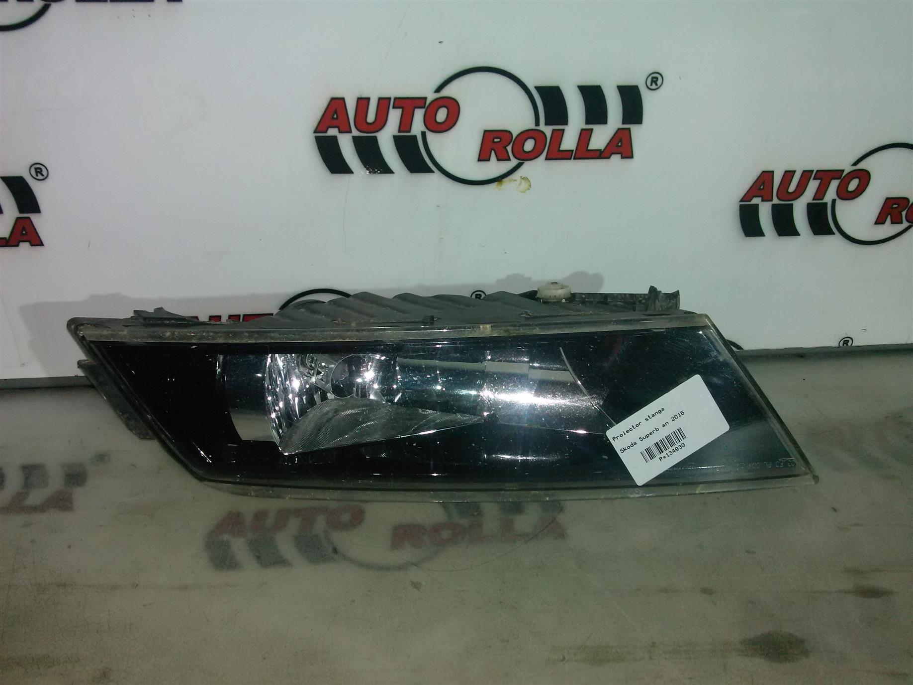 Proiector stanga Skoda Superb an 2016