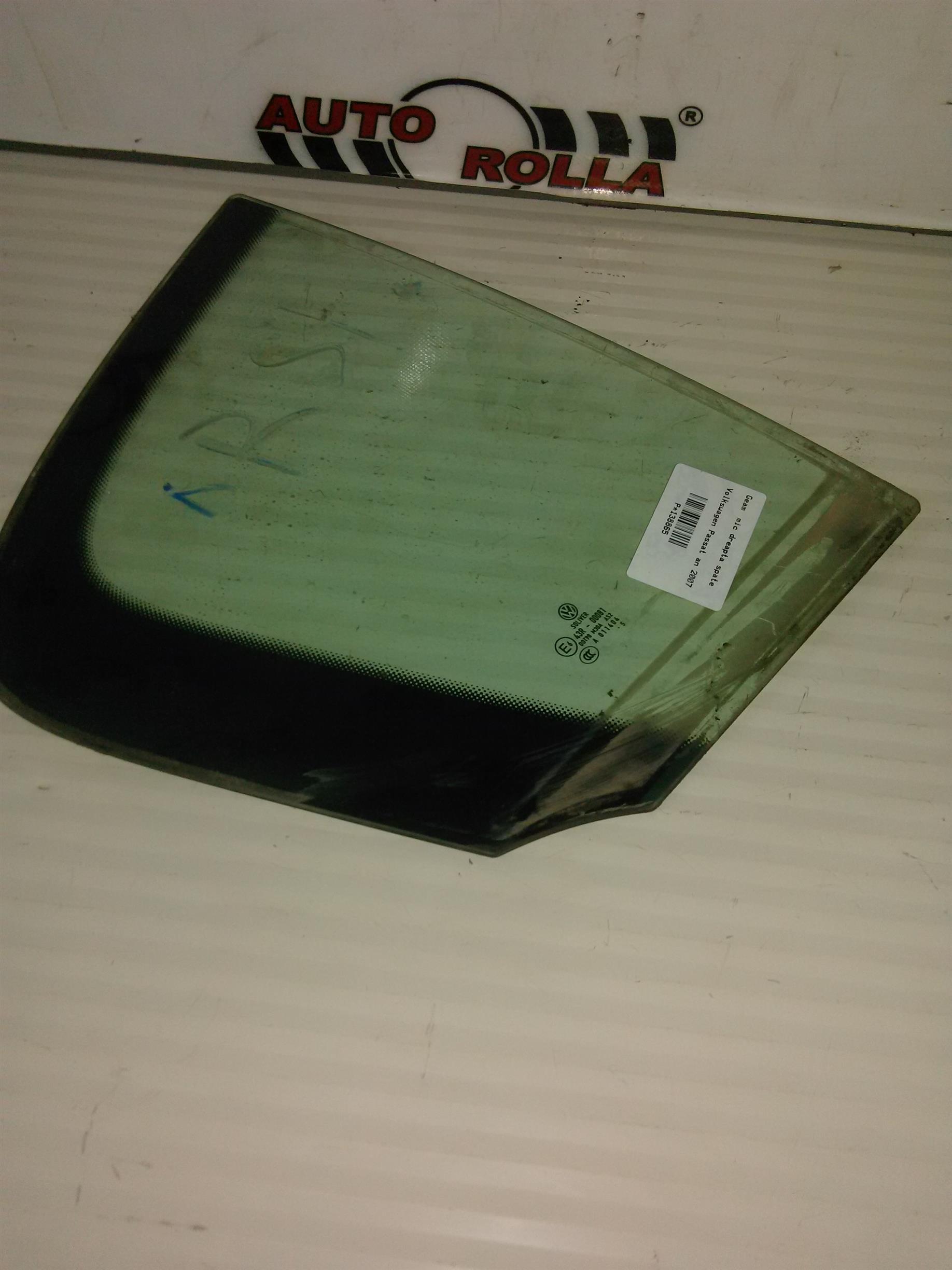 Geam  mic dreapta spate Volkswagen Passat an 2007