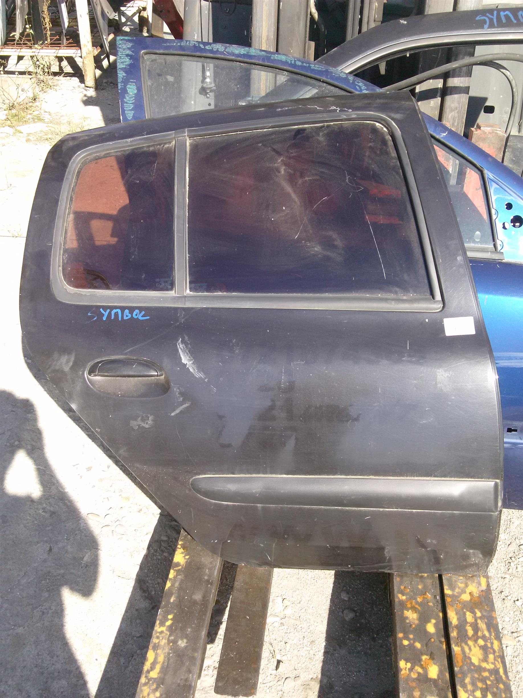 Usa dreapta spate completa Renault Clio Symbol 1.5 DCI , an 2006