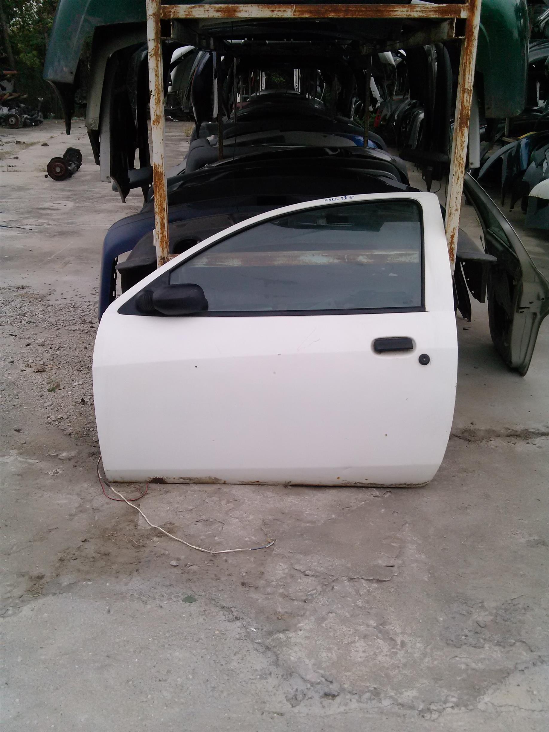 Usa stanga fata Ford Ka, 1.3S, an 2002