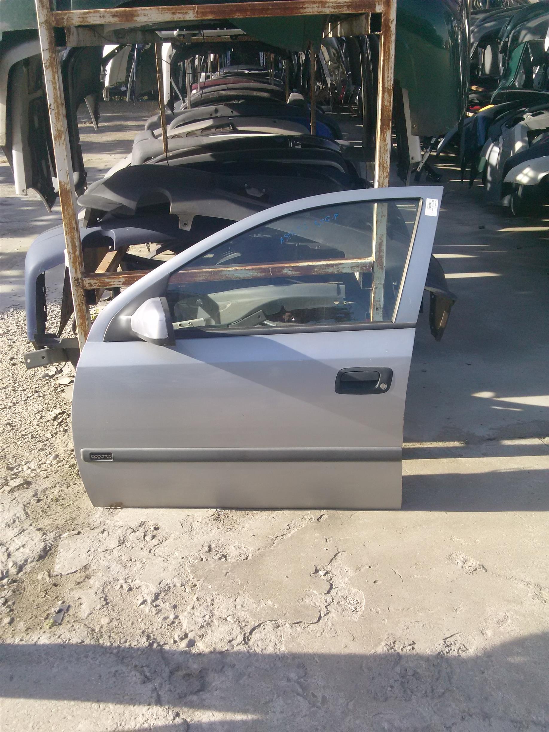 Usa stanga fata Opel Astra G, Break, an 2004