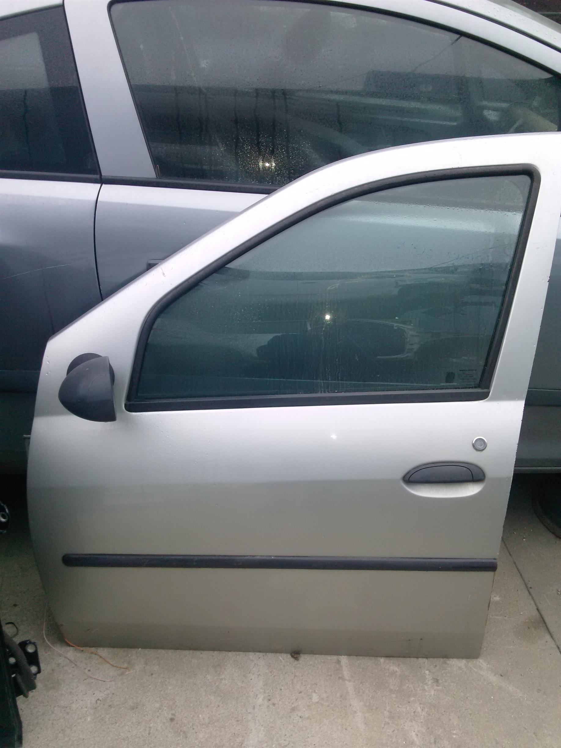 Usa stanga fata Dacia Logan 1.4S , an 2007