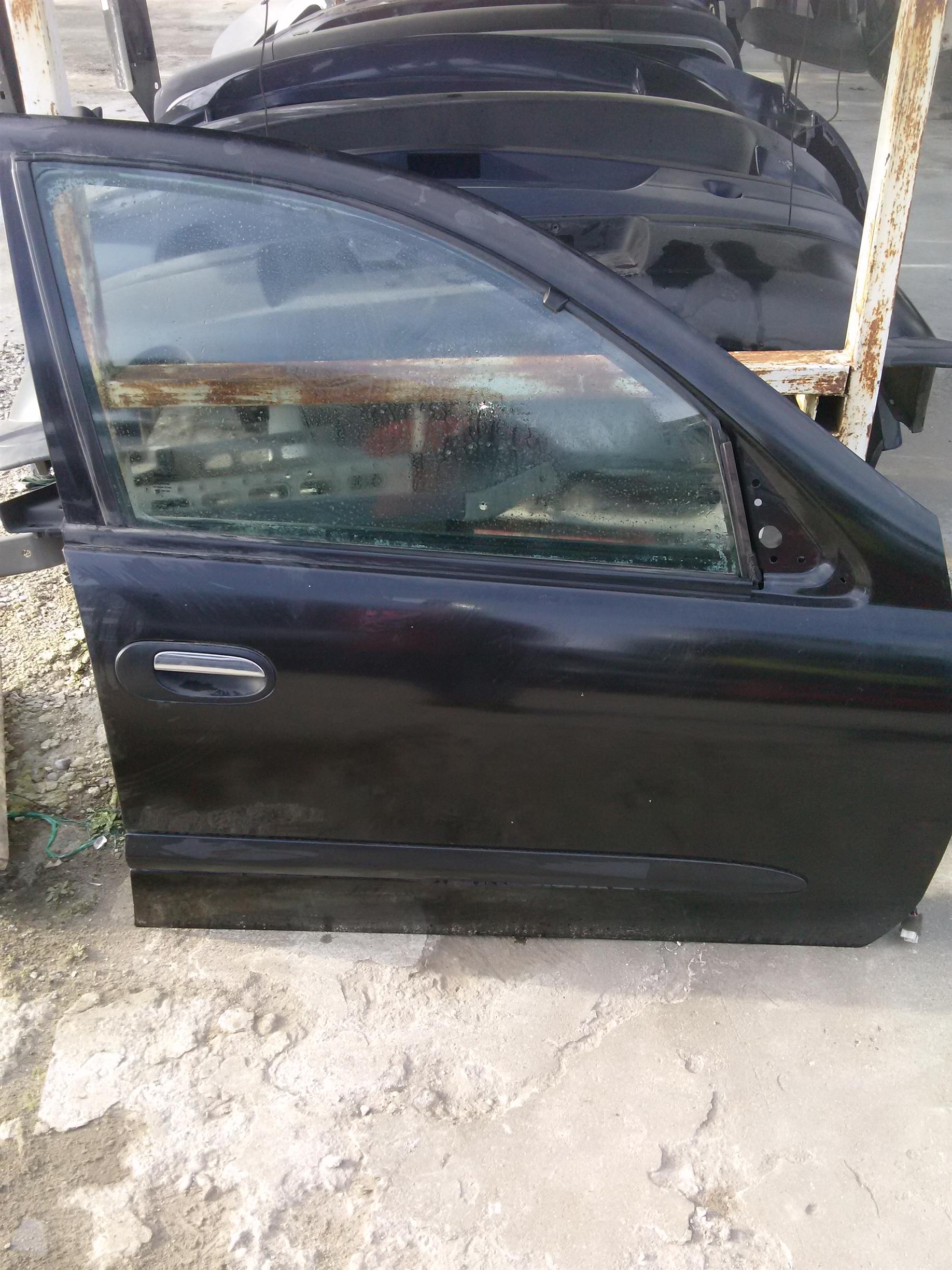 Usa dreapta fata completa Nissan Almera 1.5S, an 2004