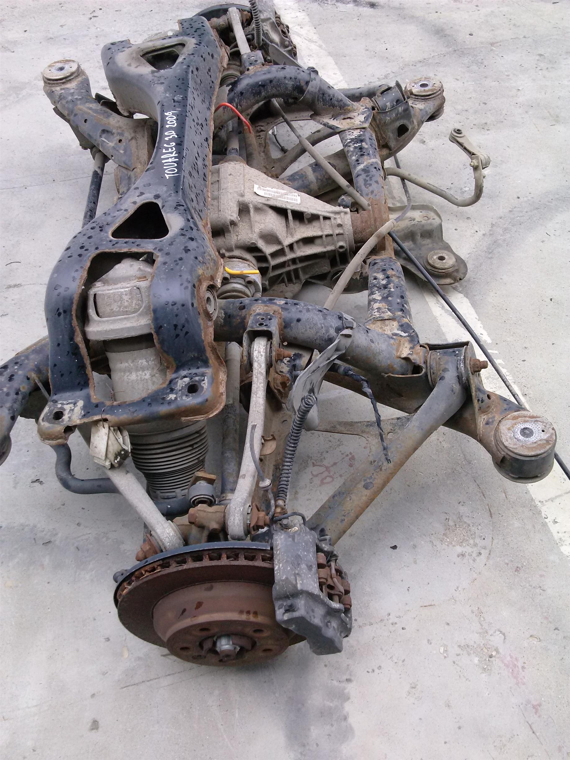 Perna aer stanga spate Volkswagen Touareg, 3.0 d, an 2009