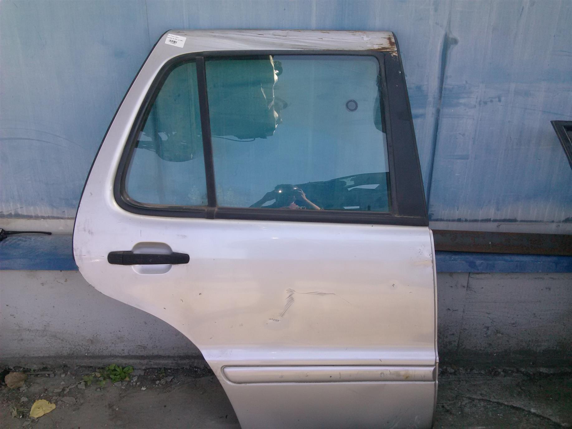 Usa dreapta spate Mercedes ML W163, an 2003