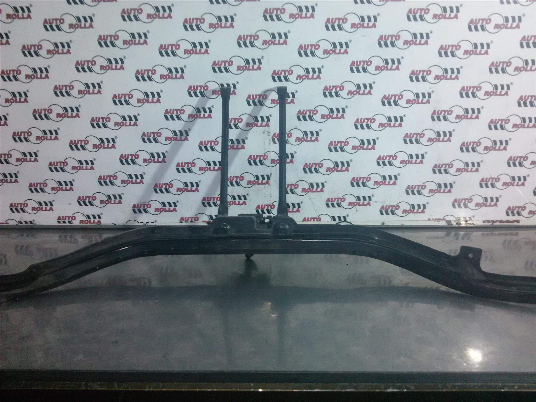 Traversa superioara+incuietoare capota Jeep Grand Cherokee, 3.0D, an 2006