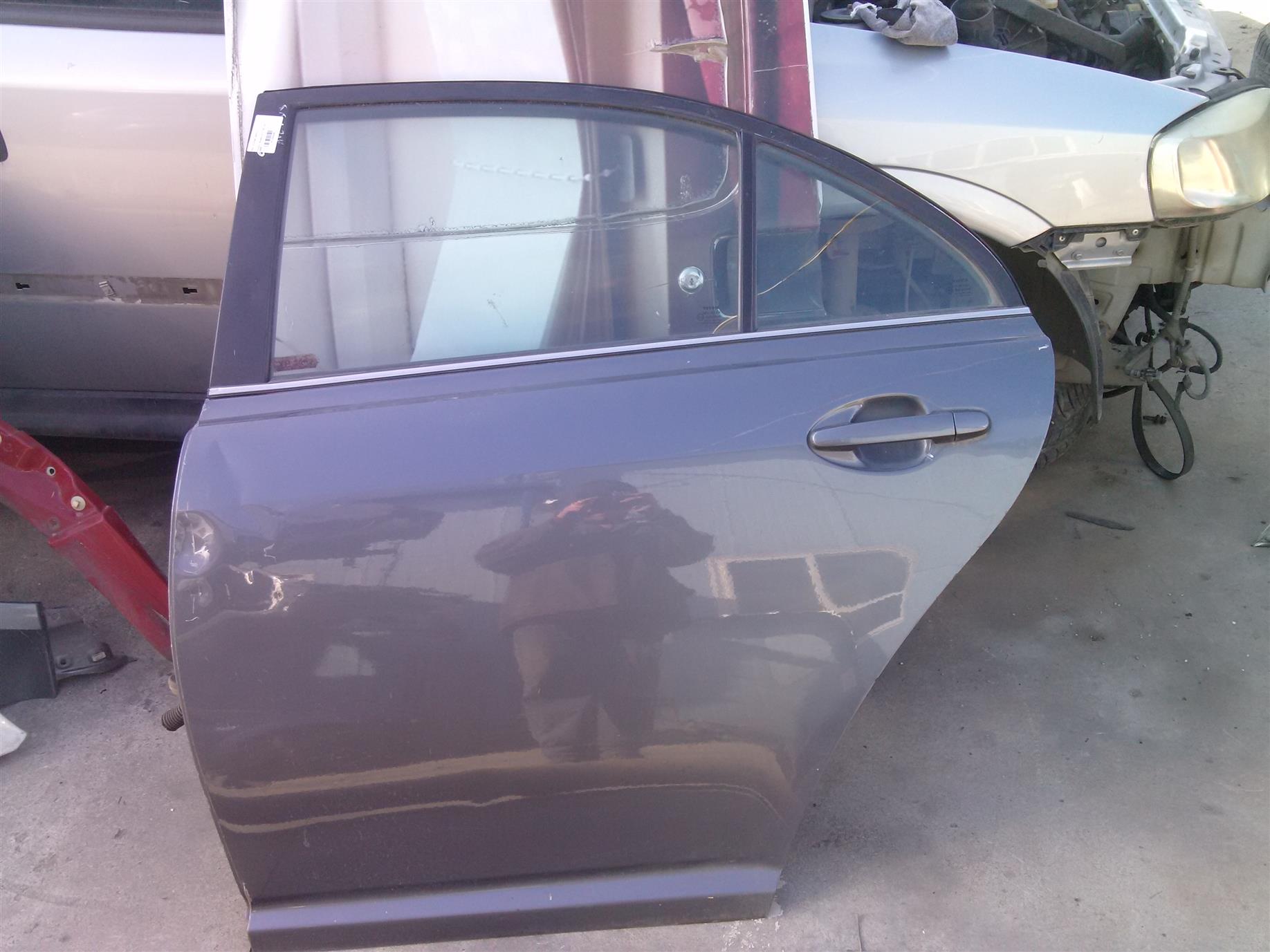 Usa stanga spate Toyota Avensis 1.8s an 2005