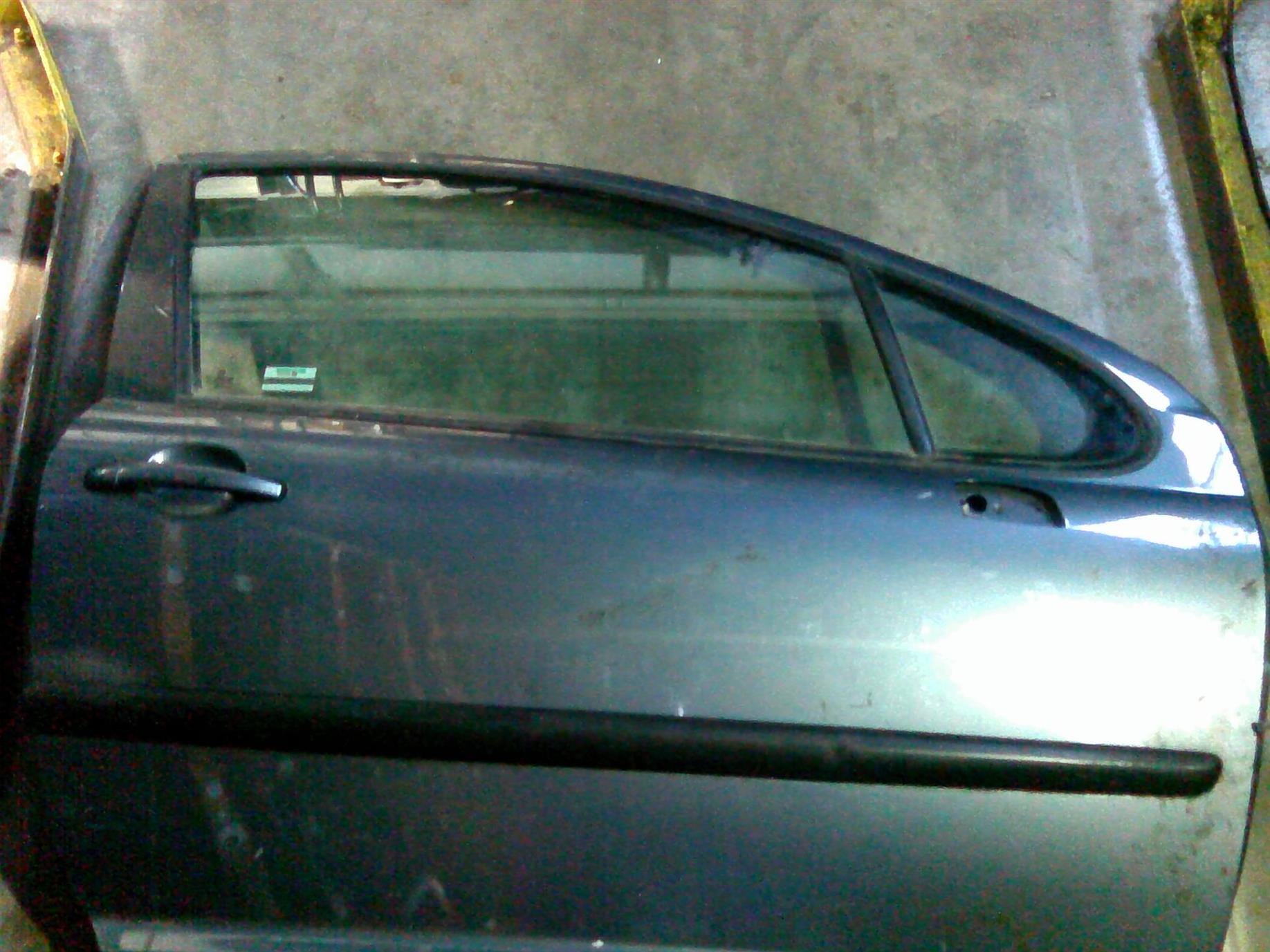 usa dreapta fata completa Peugeot 207, an 2007, 2 usi