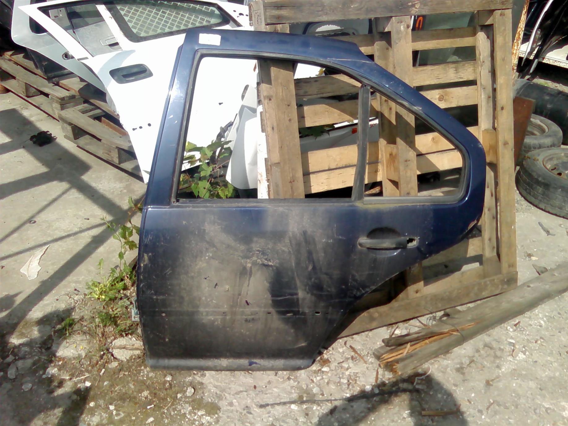 usa stanga spate si geam lovita Volkswagen Bora