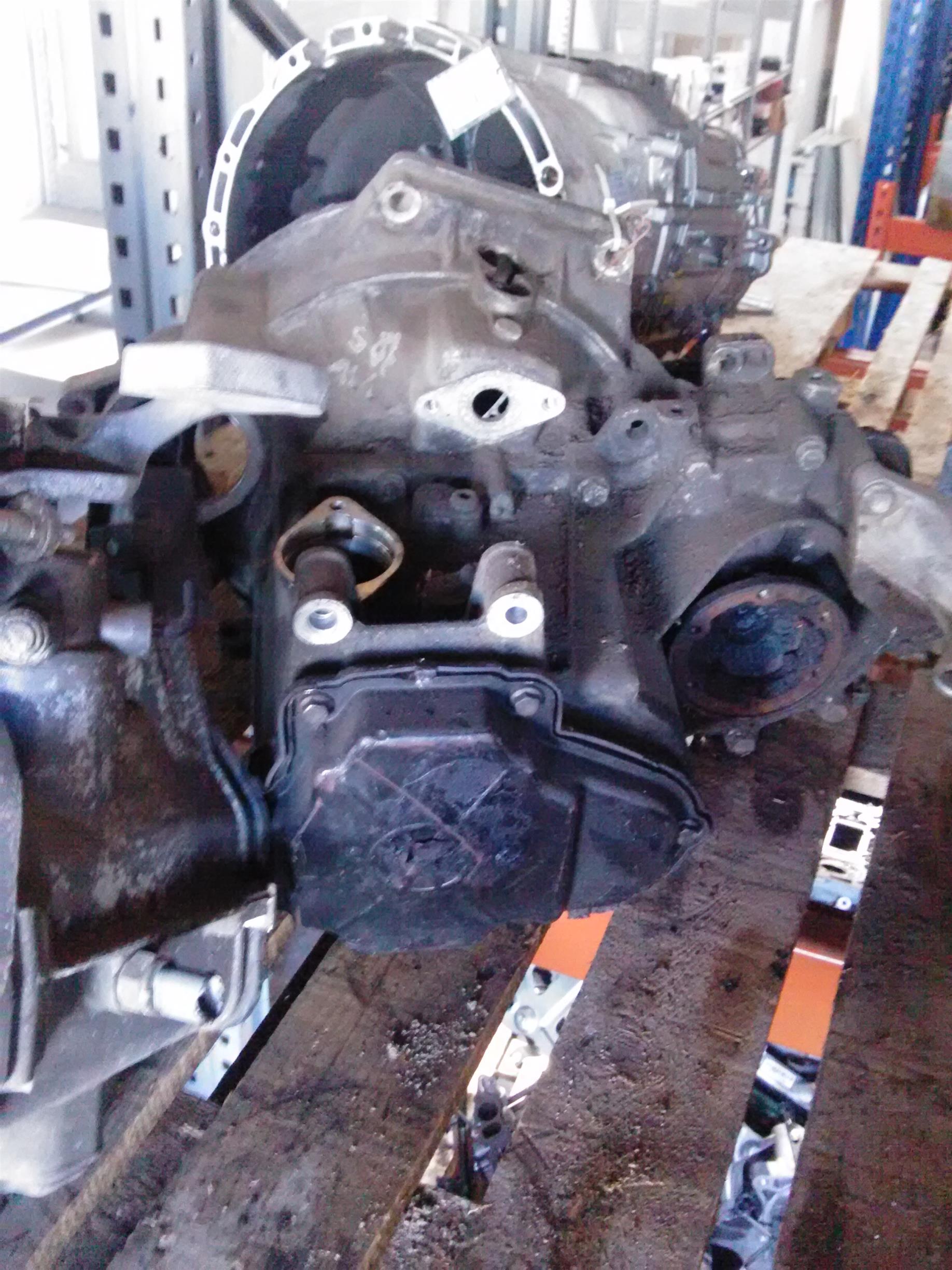cutie viteze Volkswagen Passat B3, 1.8S