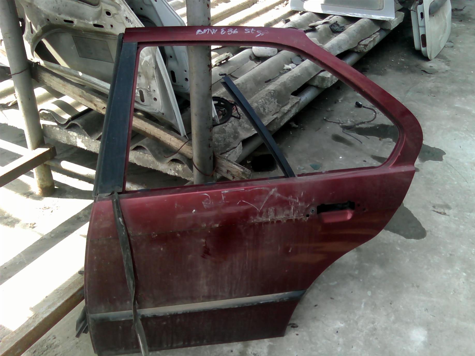 usa stanga spate completa BMW E36