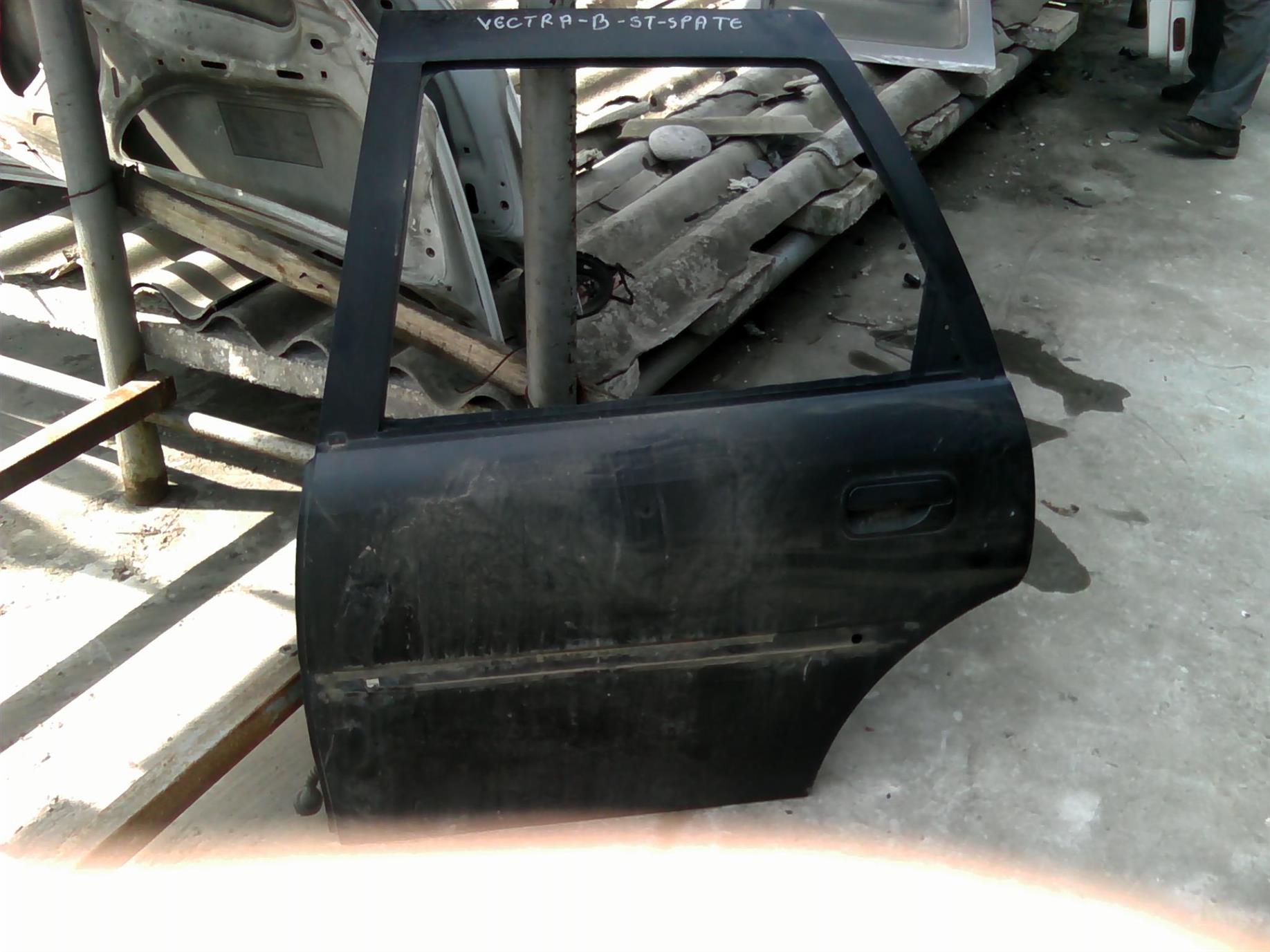 usa stanga spate break Vectra B break