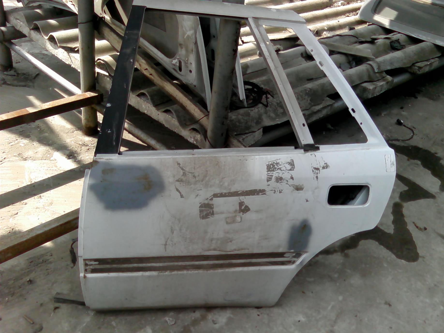 usa stanga spate goala Daewoo Espero