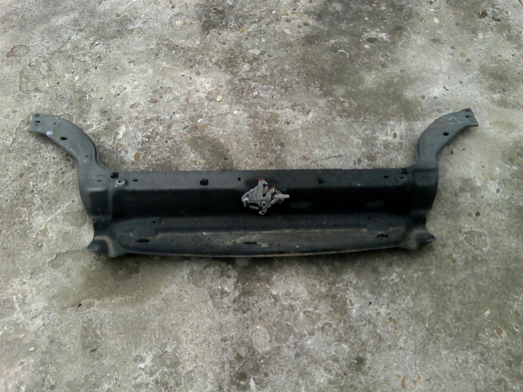 traversa fata superioara Peugeot Partner, an 2005