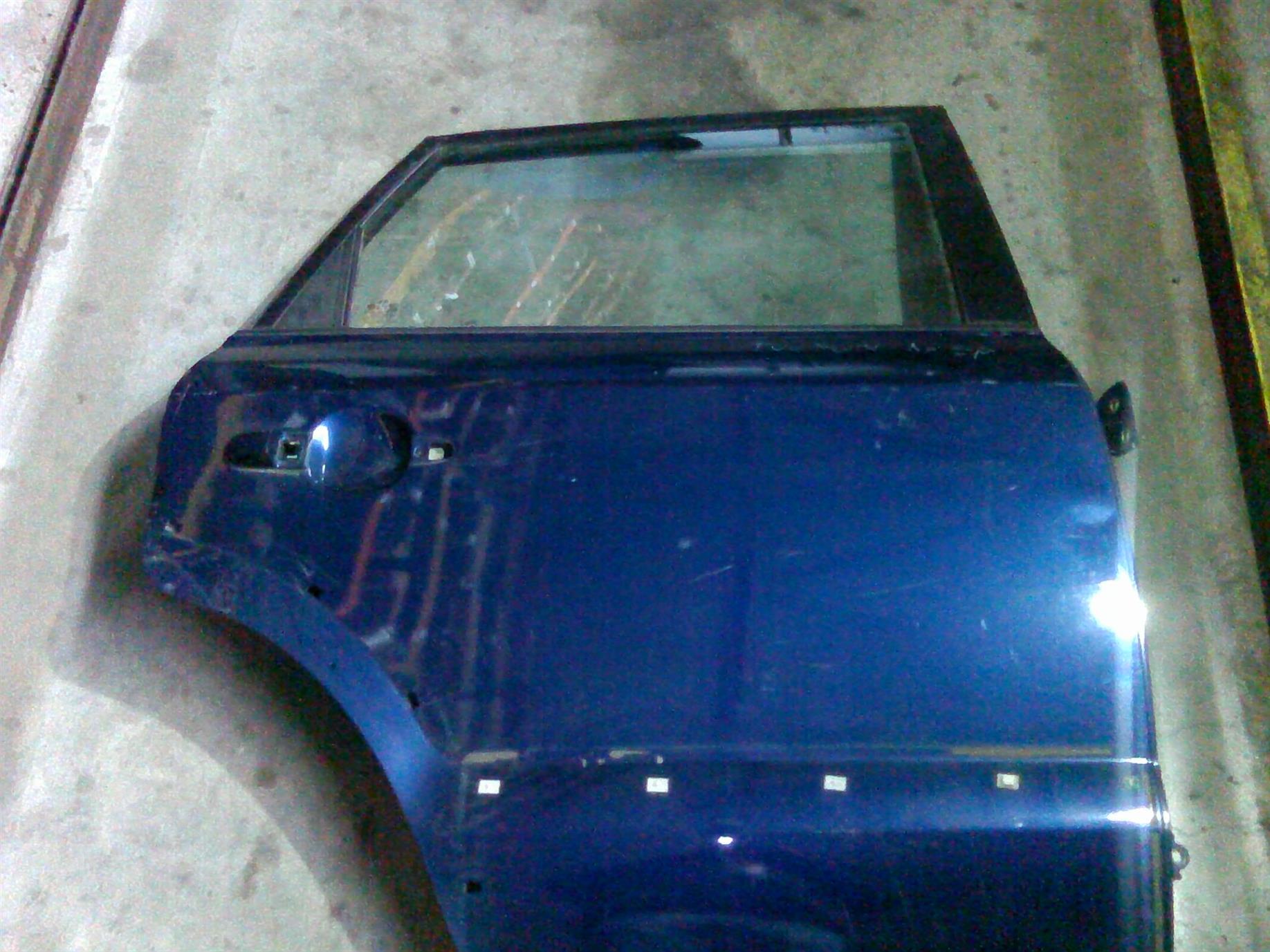 usa dreapta spate completa albastra Hyundai Tucson, an 2006