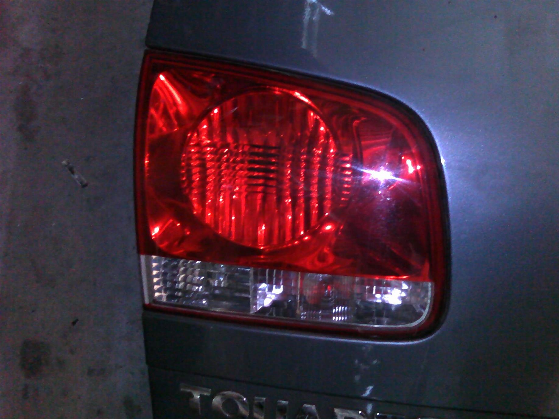 stop stanga pe haion Volkswagen Touareg