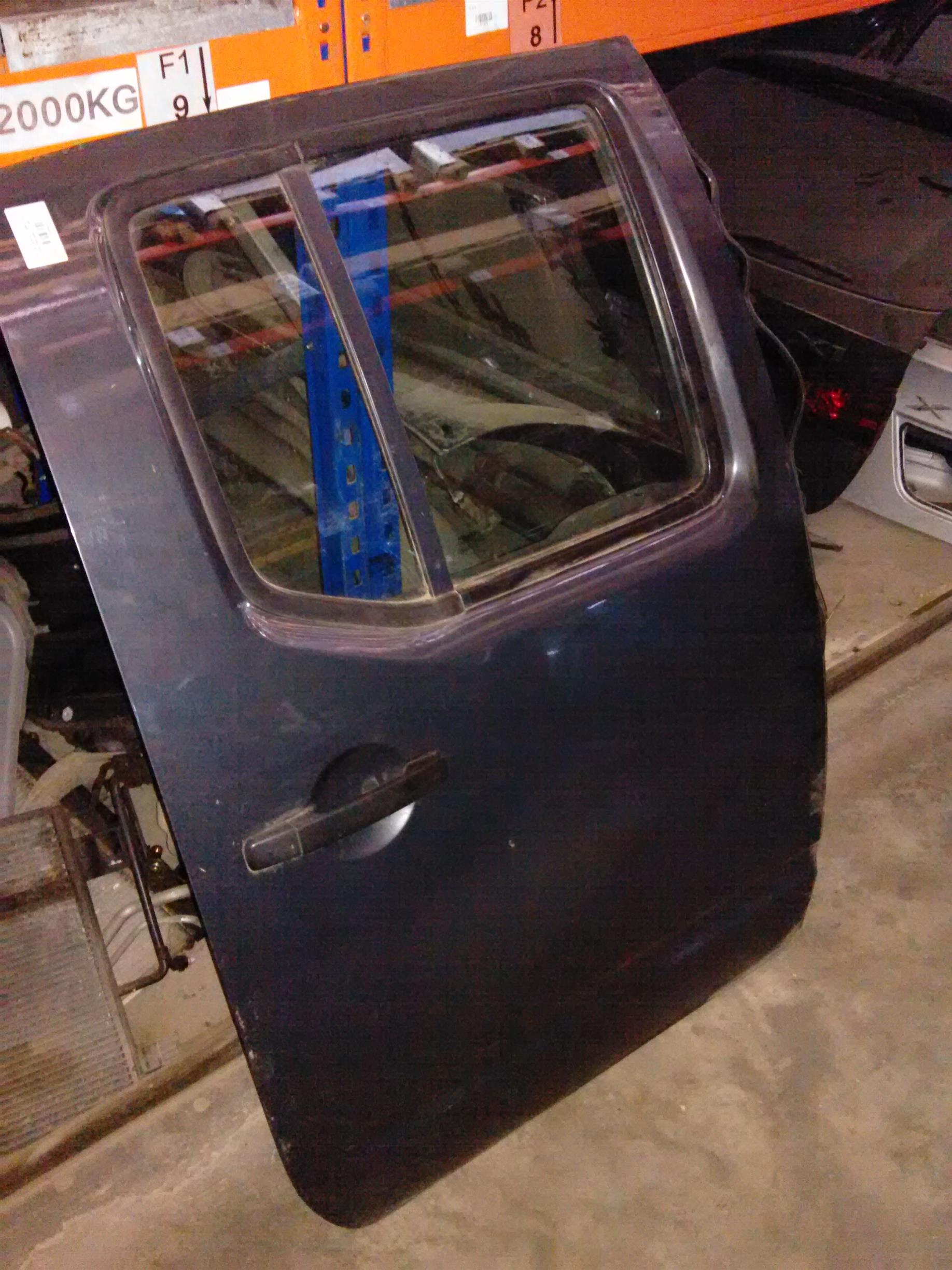 usa dreapta spate completa Nissan Navara, an 2007
