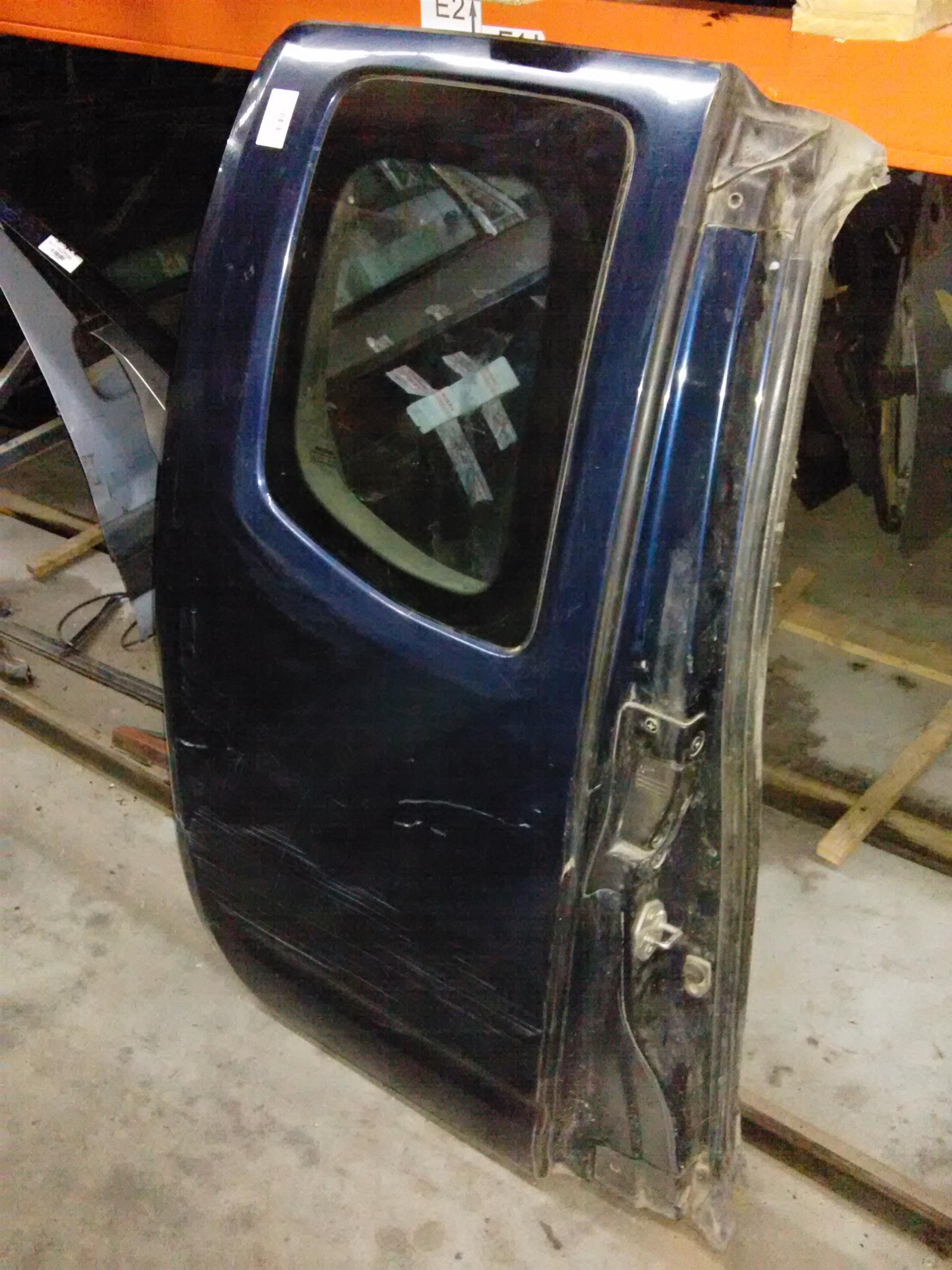 usa laterala dreapta spate Nissan Navara, an 2007