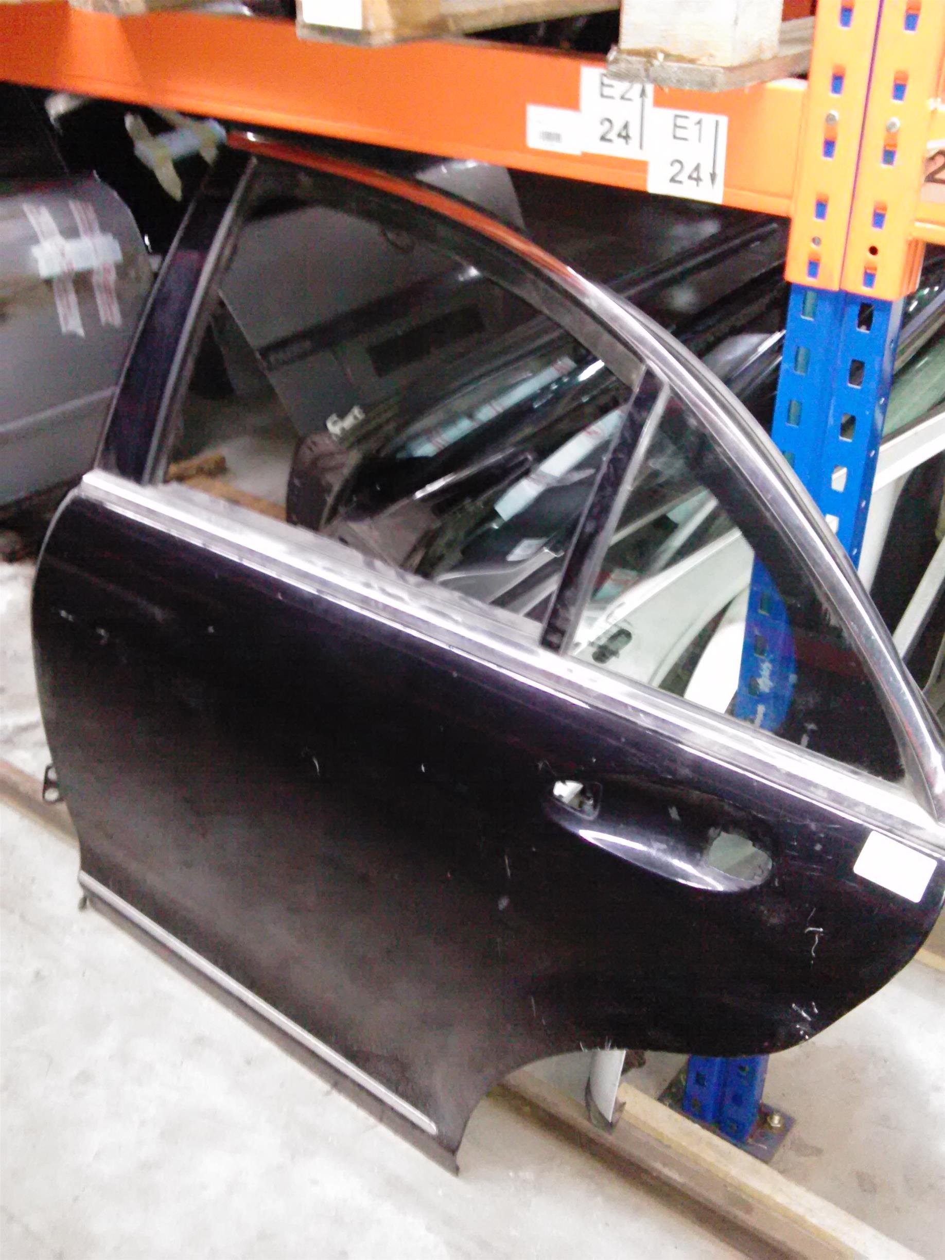 usa stanga spate fara tapiterie Mercedes Sclass W221