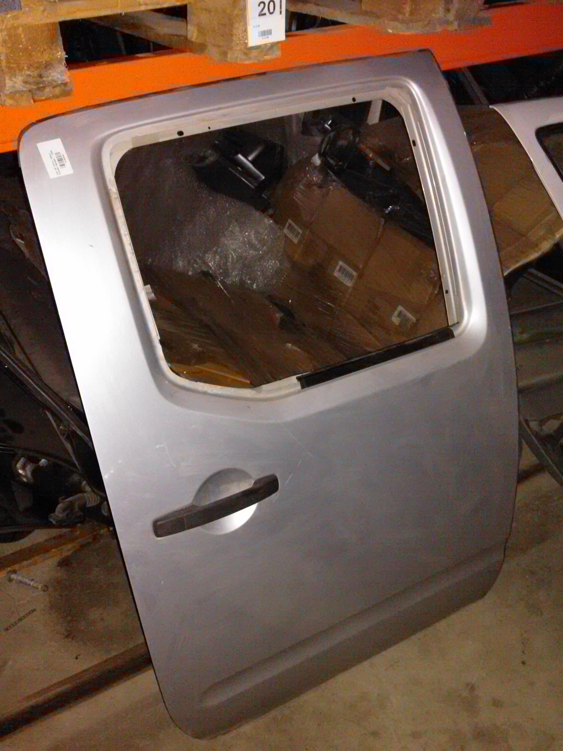 usa dreapta spate goala Nissan Navara, an 2008