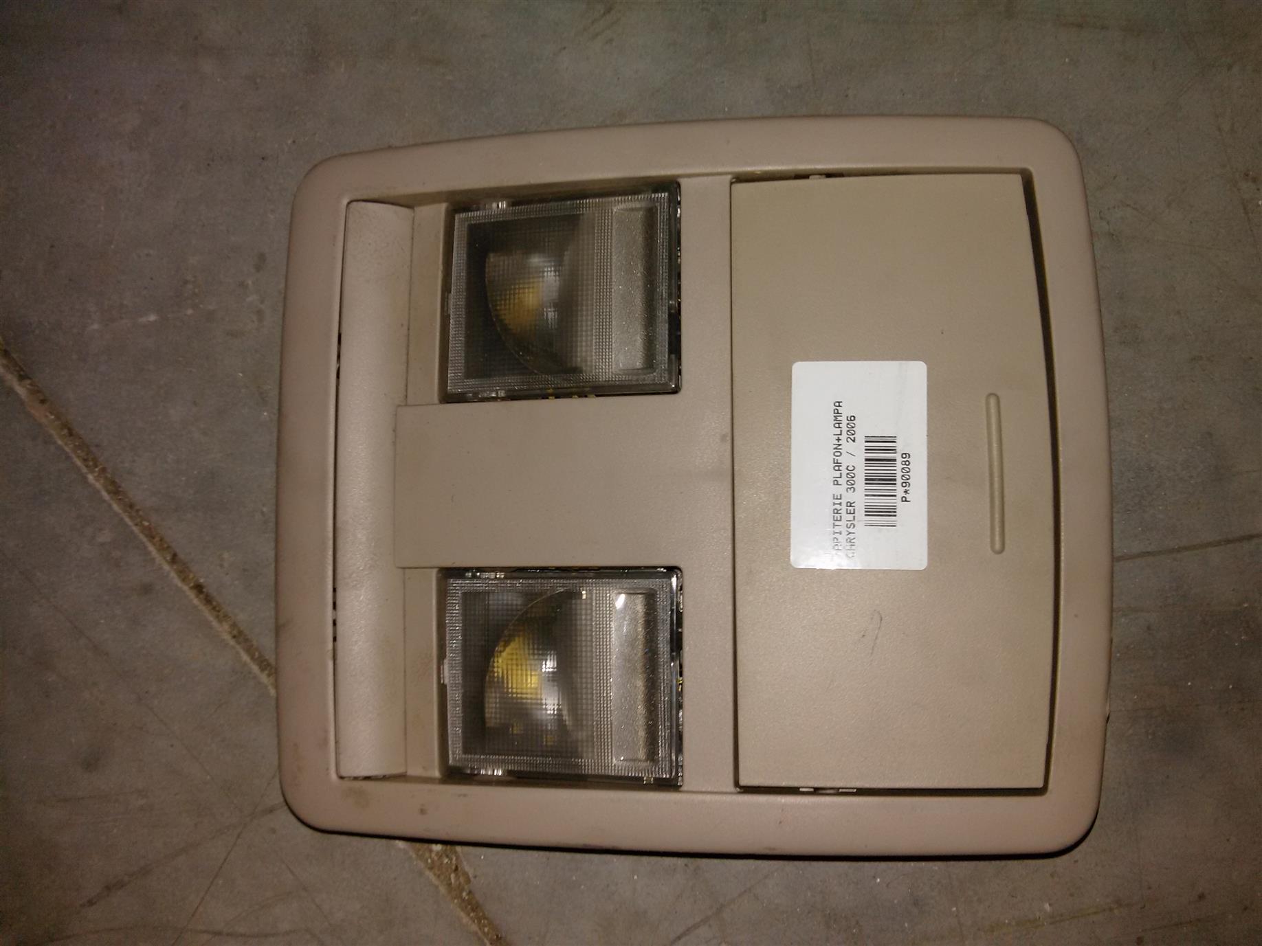 tapiterie plafon si lampa Chrysler 300C, an 2006