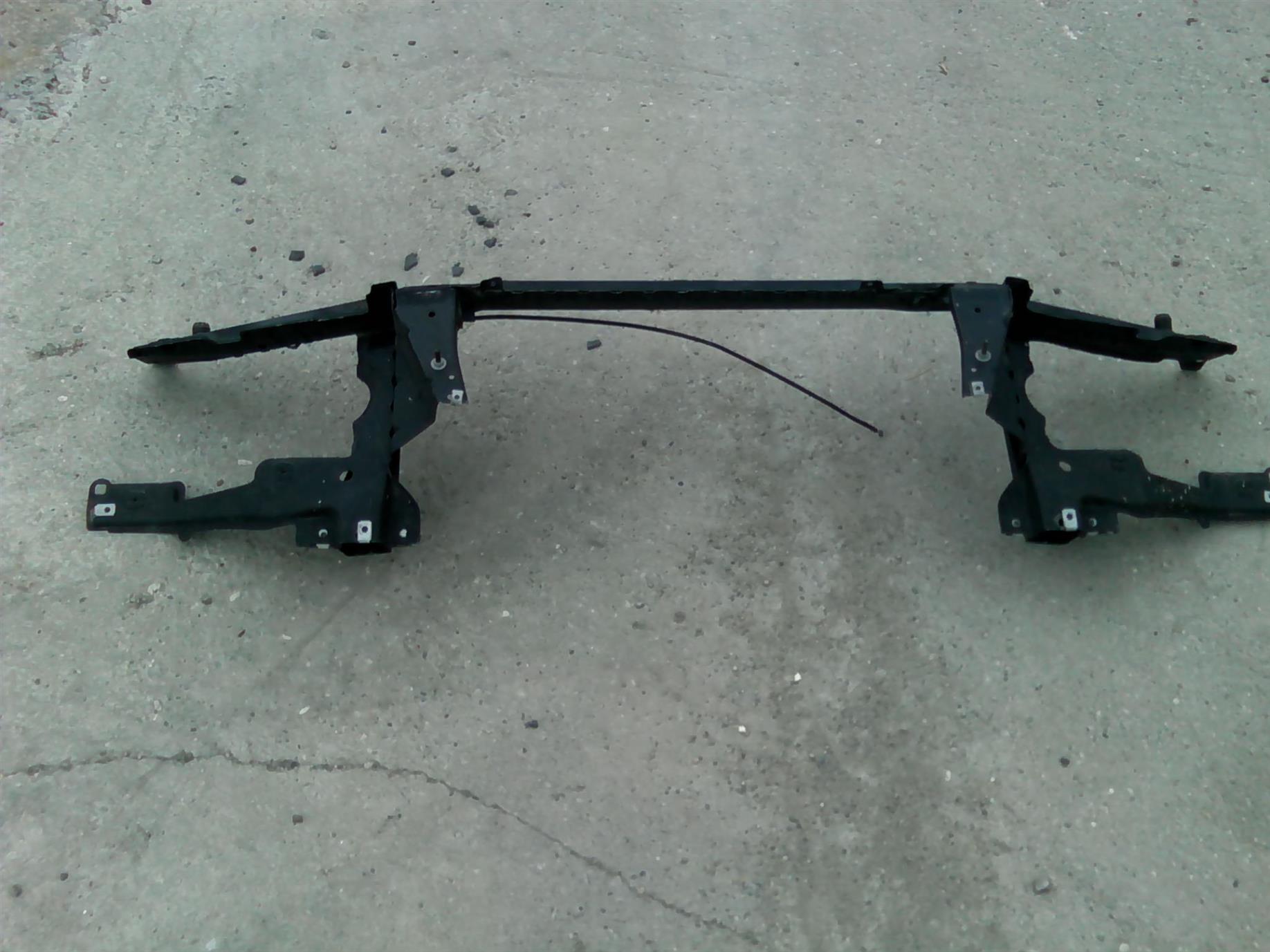 traversa superioara radiatoare BMW X5 E53, an 2002